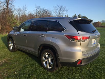 Driving toyota highlander hybrid